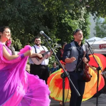 Romskie melodie na placu 3 Maja