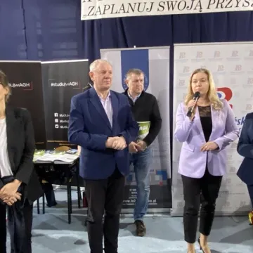 Tłumy maturzystów na targach w II LO w Radomsku