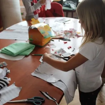 Warsztaty szycia poduszek w MDK w Radomsku