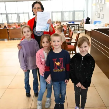 Przedszkolaki  z PP nr 10 z wizytą w Starostwie Powiatowym w Radomsku