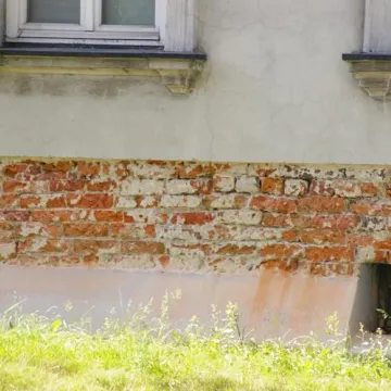 Rozpoczęła się renowacja ścian Klasztoru Ojców Franciszkanów w Radomsku