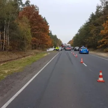 W Bobrach k. Radomska zderzyły się dwa samochody