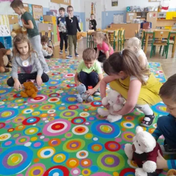 „Marzenia się spełniają”. Przedszkolaki z PP nr 9 obchodziły Światowy Dzień Pluszowego Misia