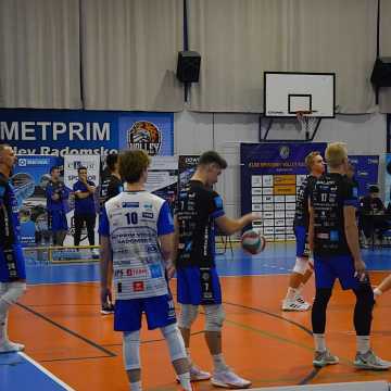 Emocje na parkiecie. METPRIM Volley Radomsko zwycięża ze Skrą II Bełchatów