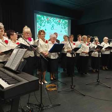 [WIDEO] Ach, te Kobiety… koncert na Dzień Kobiet w MDK w Radomsku