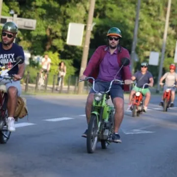 Pojechali komarami przez Polskę 