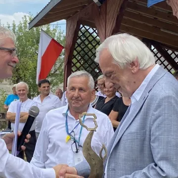 W Sudzinku otwarto nową drogę. Wstęgę przecinał m.in. wicemarszałek Sejmu RP