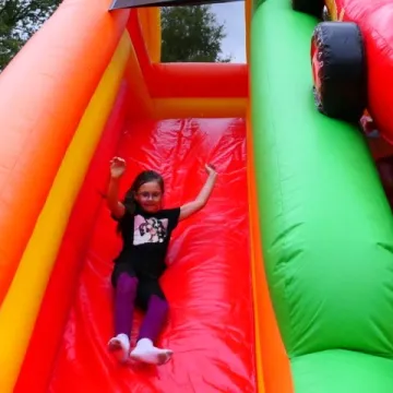 Strażacki piknik rodzinny w Dąbrówce zintegrował mieszkańców