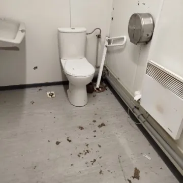 Bezmyślność czy chuligaństwo? Zniszczone toalety w Parku Glinianki