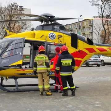 Śmigłowiec LPR lądował na parkingu marketu w Radomsku
