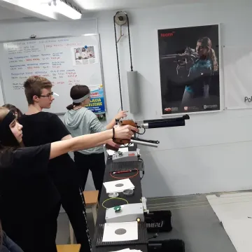 Strzeleckie Święto Kobiet z udziałem pistoleciarzy OKSS „10-tka”