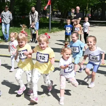 Bieg Unijny 2025. Ponad setka dzieci świętowała 21 lat w UE
