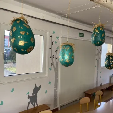 Zajączek ukrył się w PP nr 5 w Radomsku. Dzieci ruszyły na poszukiwania