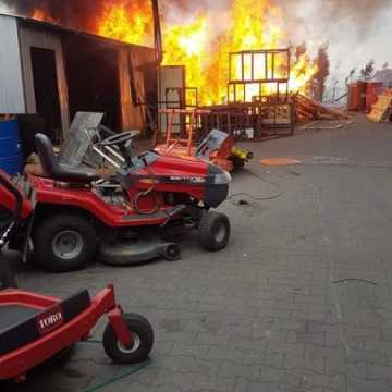 Pożar warsztatu w Przybyszowie. Ponad 350 tys. złotych strat