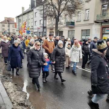 [WIDEO] Orszak Trzech Króli 2025 w Radomsku. „Kłaniajcie się królowie!”