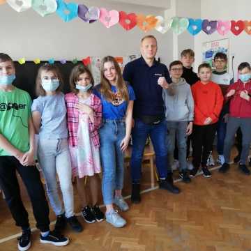 Powitanie wiosny z Robertem Parzęczewskim w szkole w Strzałkowie