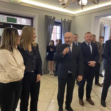 W Radomsku znów zasiedli do wspólnej Wigilii. 150 osób przy jednym stole