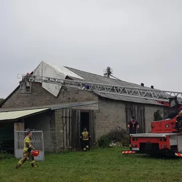 Wiatr uszkodził dach w Cieszątkach