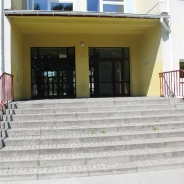 Szkoła domem dla bezdomnych