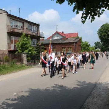 PSP 8 w Radomsku nadano imię „Przyjaciół Dzieci”. Uroczystości 50-lecia