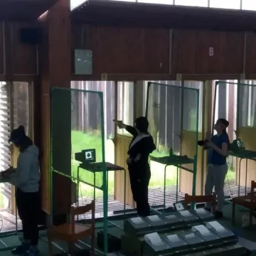 Strzeleckie sukcesy pistoleciarzy OKSS „10-tka”