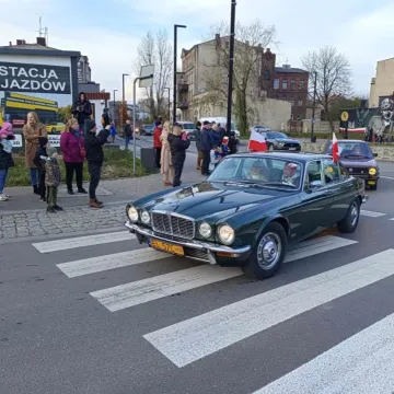 Zlot i parada zabytkowych samochodów w Święto Niepodległości w Radomsku
