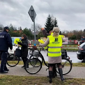 Bezpieczny powiat radomszczański. Kamizelki od policji i starostwa