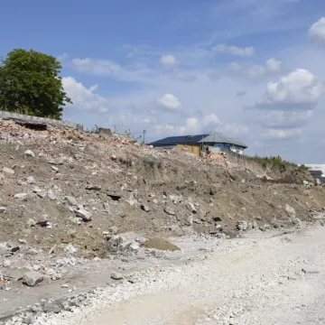 Znika trybuna główna na stadionie przy Brzeźnickiej 26