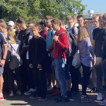 Ewakuacja ZSP 1 w Radomsku. Był pożar, strzały i osoby ranne