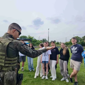 Lekcja patriotyzmu i bezpieczeństwa w ZSP w Dobryszycach