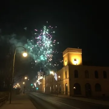 Radomszczanie przywitali 2017 rok na placu 3 Maja