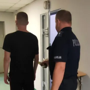 Młodzi mężczyźni pobili i okradli 39-latka. Trafili do aresztu