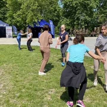 Żołnierze uczą w Radomsku kobiety podstaw samoobrony