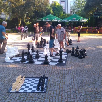 Szachiści rywalizowali w plenerze