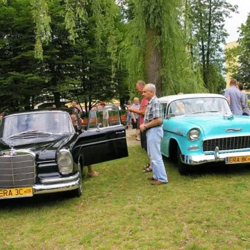 Zabytkowe pojazdy zaparkowały w Radomsku