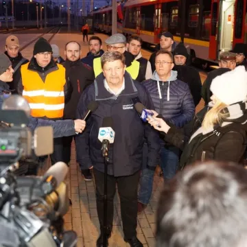 Marszałek wysyła pociąg ŁKA na granicę