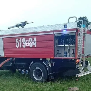 Pożar prasy rolniczej do balowania słomy