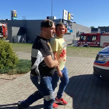 Ewakuacja ZSP 1 w Radomsku. Był pożar, strzały i osoby ranne