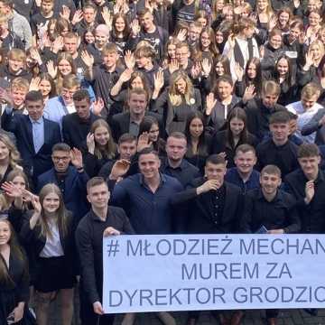 „Młodzież Mechanika murem za dyrektor Grodzicką”. Kolejna odsłona akcji