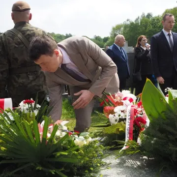 W Bąkowej Górze upamiętniono 77. rocznicę mordu żołnierzy KWP