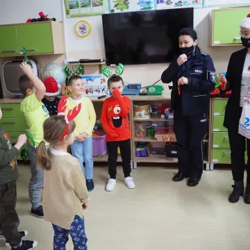 Odblaski od Świętego Mikołaja i policjantów