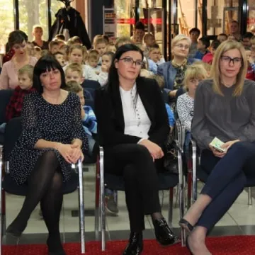 Spotkanie autorskie z Ewą Kaczmarczyk w bibliotece w Radomsku