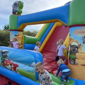 Okrajszów ma swój ekologiczny skwerek. Wielkie otwarcie z piknikiem