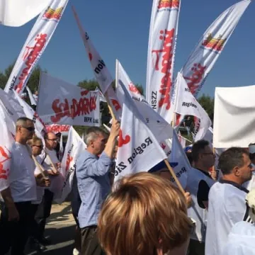 Pikieta przed siedzibą JYSK w obronie pracownika