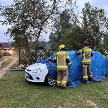 Wielkie ulewy i silny wiatr. Trudny weekend w Łódzkiem