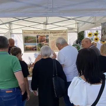 Kulinarna uczta przed starostwem w Radomsku