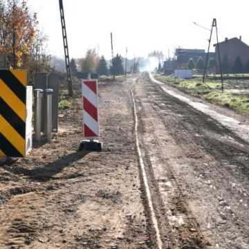 Rozpoczęła się naprawa zniszczonej drogi w Dziepółci