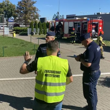 Ewakuacja ZSP 1 w Radomsku. Był pożar, strzały i osoby ranne