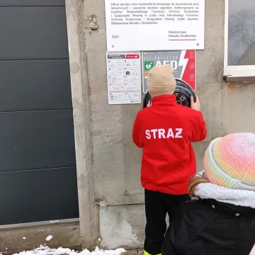 AED już dostępny na budynku OSP Pławno
