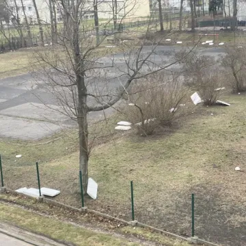 W Drzewniaku w Radomsku wiatr zerwał dach